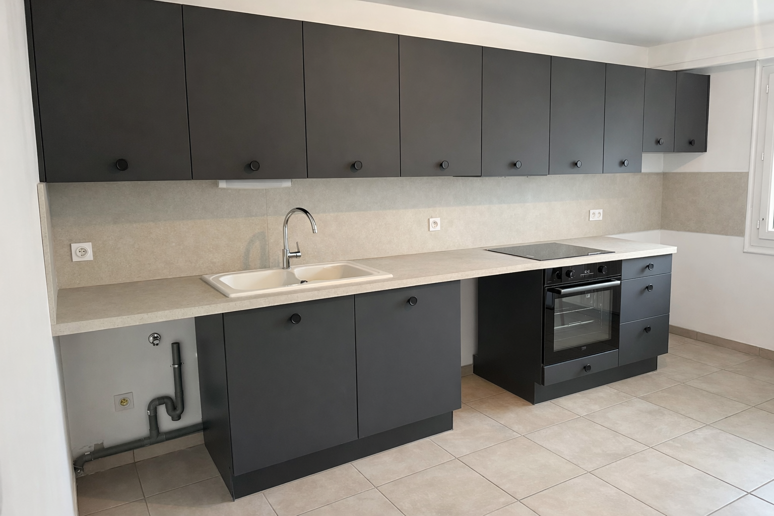 Cuisine moderne avec plan linéaire